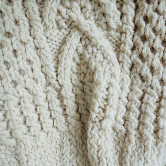 Carbery Hand Knit Pure Ireland Wool Chunky Cable Irish Cream Beanie Pom Pom Hat - Picture 2 of 7